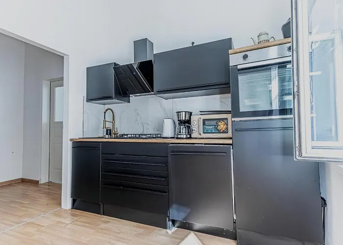 Convenient 3-br 15 Min To Landstrasse Hub דירה
