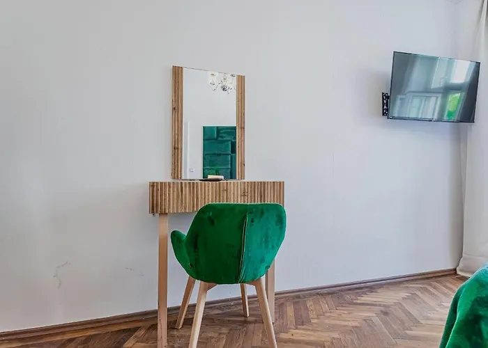 Convenient 3-br 15 Min To Landstrasse Hub דירה