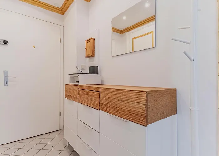 Convenient 3-br 15 Min To Landstrasse Hub דירה