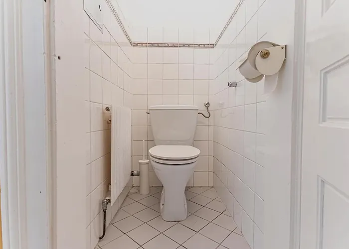 Convenient 3-br 15 Min To Landstrasse Hub *