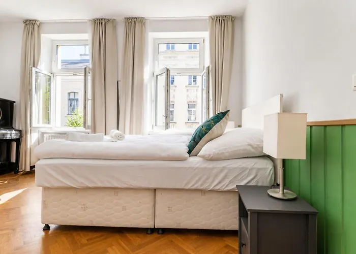Convenient 3-br 15 Min To Landstrasse Hub