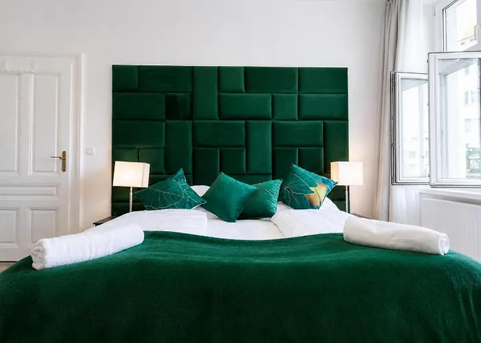 Convenient 3-br 15 Min To Landstrasse Hub