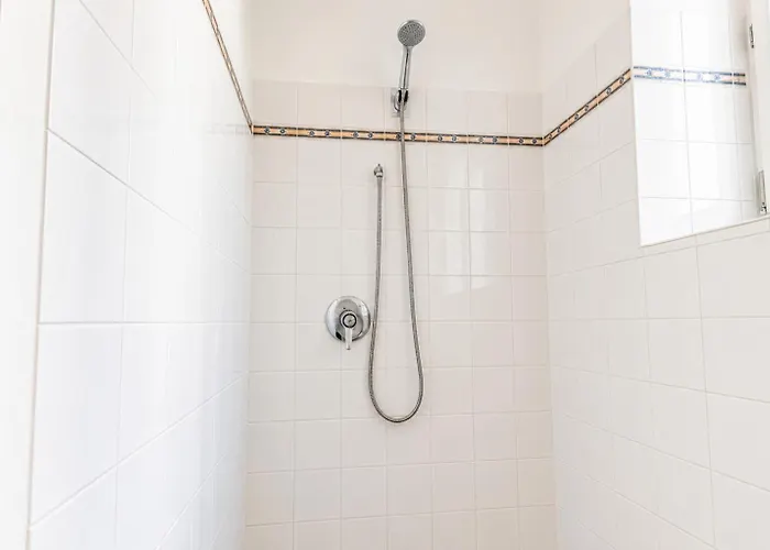 Convenient 3-br 15 Min To Landstrasse Hub
